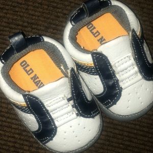 Baby boy sneakers 🐝✨